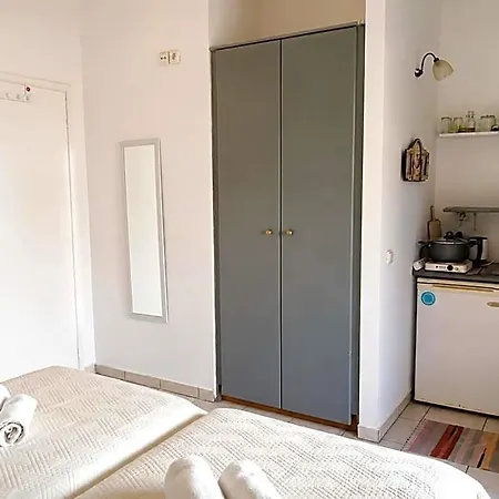Votsalon House - 30 Meters From Alykes Khartáta